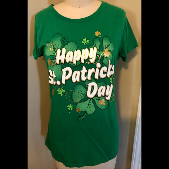 Tops - 3/$30 Happy St. Pattys Day T shirt Size M
